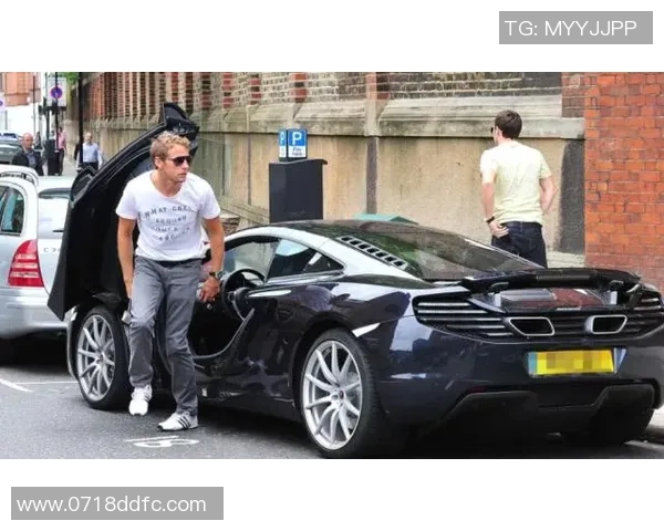 足球明星们的豪华车队揭秘及其背后的故事与品牌选择 足球明星们的豪华车队揭秘及其背后的故事与品牌选择